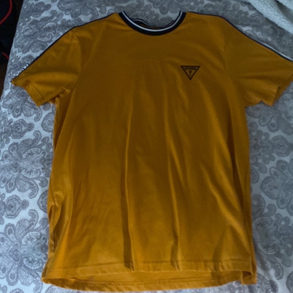 Guess t shirt a mix between yellow and orange and the size medium